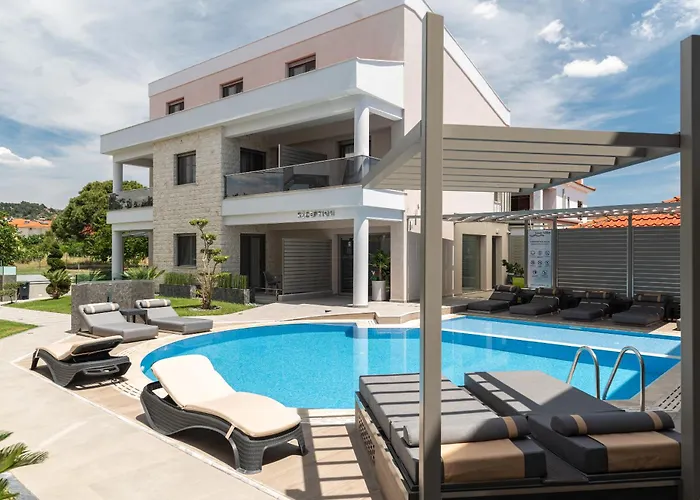 Leon * Nikiti (Sithonia)