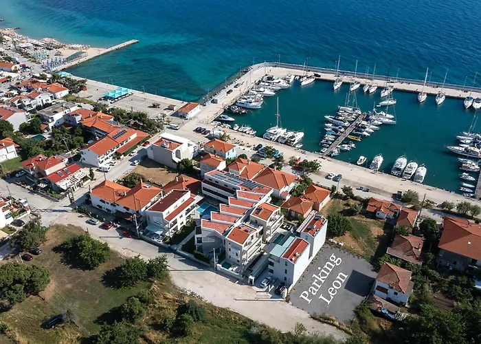 Leon * Nikiti (Sithonia)