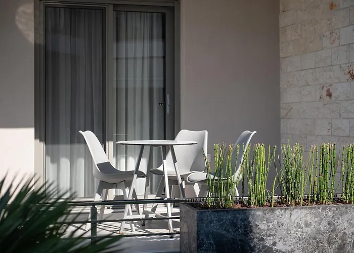 Leon * Nikiti (Sithonia)